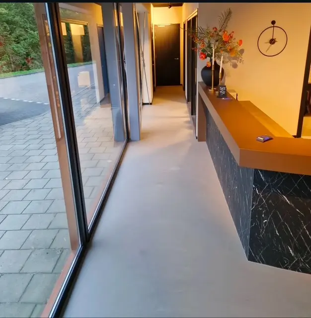 Featured image for “Microcement: stijlvol, naadloos en duurzaam – ontdek jouw perfecte afwerking”
